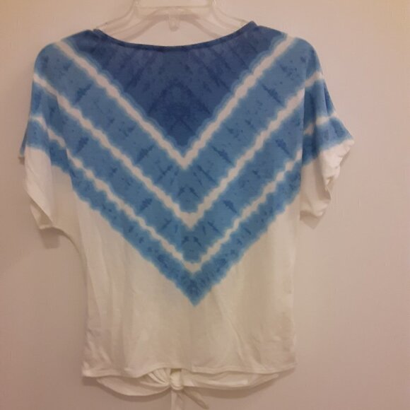 Ruby Rd. (PS) Blue & White Top w/Rhinestones on Scoop Neckline & Caplet Sleeves - Picture 5 of 5